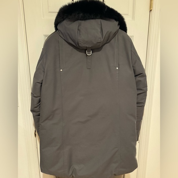 Great condition Moose Knuckles jacket, very , very warm.
• Size: LARGE - Picture 2 of 7